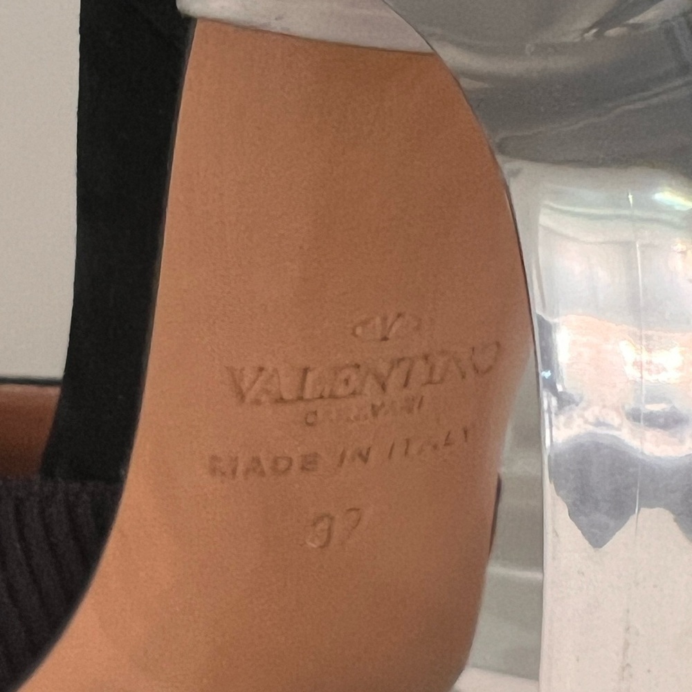 Stunning Valentino women’s heels. - Picture 2 of 4